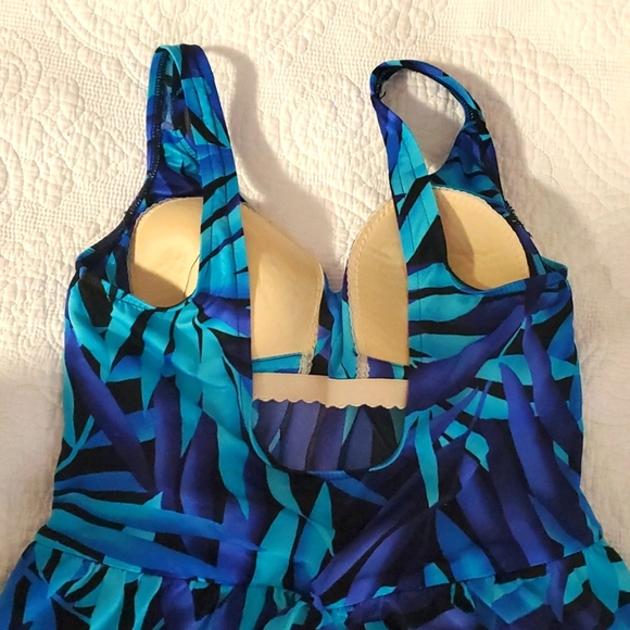 women’s swimsuit size 14 Very good condition - Picture 3 of 17